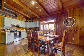 Cozy Log Cabin: 6 Mi to Great Smoky Mtns NP!