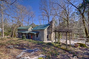 Cozy Log Cabin: 6 Mi to Great Smoky Mtns NP!