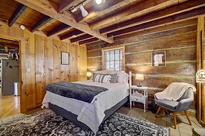 Cozy Log Cabin: 6 Mi to Great Smoky Mtns NP!