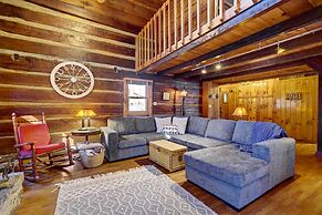 Cozy Log Cabin: 6 Mi to Great Smoky Mtns NP!