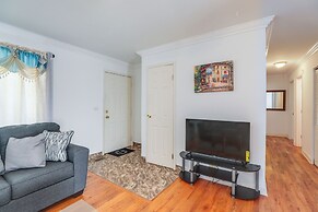 Glendale Heights Home With Office and Backyard!