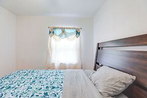 Glendale Heights Home With Office and Backyard!