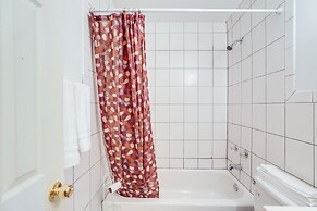 Glendale Heights Home With Office and Backyard!