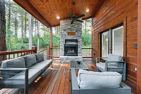 Sleek Cabin w/ Hot Tub: 11 Mi to Broken Bow Lake!