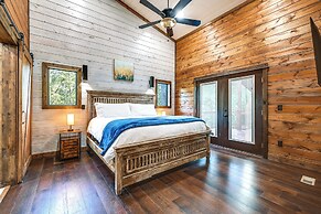 Sleek Cabin w/ Hot Tub: 11 Mi to Broken Bow Lake!