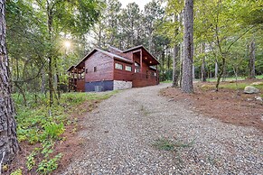 Sleek Cabin w/ Hot Tub: 11 Mi to Broken Bow Lake!