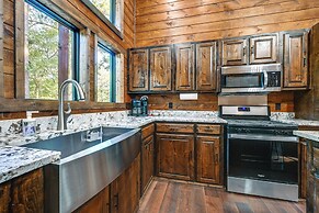 Sleek Cabin w/ Hot Tub: 11 Mi to Broken Bow Lake!