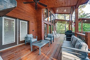 Sleek Cabin w/ Hot Tub: 11 Mi to Broken Bow Lake!