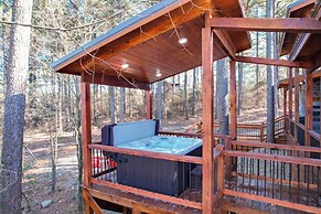 Sleek Cabin w/ Hot Tub: 11 Mi to Broken Bow Lake!