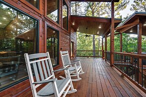 Sleek Cabin w/ Hot Tub: 11 Mi to Broken Bow Lake!