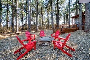 Sleek Cabin w/ Hot Tub: 11 Mi to Broken Bow Lake!