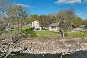 Shared Boat Ramp: Waterfront Home in Grove