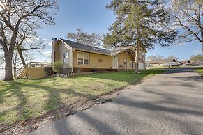 Shared Boat Ramp: Waterfront Home in Grove