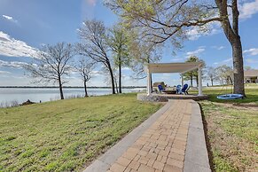 Shared Boat Ramp: Waterfront Home in Grove