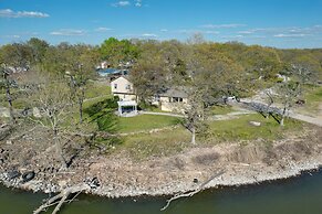 Shared Boat Ramp: Waterfront Home in Grove