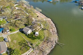 Shared Boat Ramp: Waterfront Home in Grove