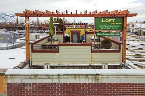 Walkable Downtown Logan Apartment w/ Rooftop Deck