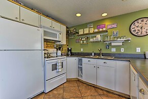 Walkable Downtown Logan Apartment w/ Rooftop Deck