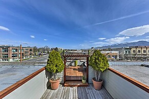 Walkable Downtown Logan Apartment w/ Rooftop Deck