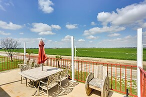 Rustic California Vacation Rental w/ Rooftop Patio