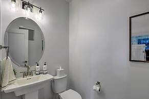 Chic & Sunny Provo Townhome w/ Rooftop Deck!