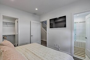 Chic & Sunny Provo Townhome w/ Rooftop Deck!