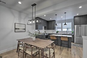 Chic & Sunny Provo Townhome w/ Rooftop Deck!