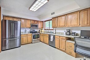 Bryan Home w/ Deck & Yard ~ 4 Mi to Texas A & M!