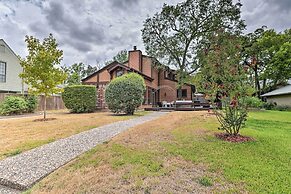 Bryan Home w/ Deck & Yard ~ 4 Mi to Texas A & M!