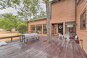 Bryan Home w/ Deck & Yard ~ 4 Mi to Texas A & M!