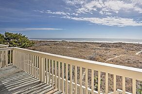 Family-friendly Vacation Home: Steps to Beach!