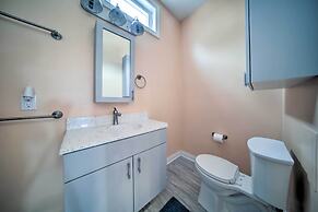 1 Mi to Presque Isle: Waterfront Lake Erie Cottage