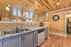 Lovely Elmira Cabin w/ Deck, 18 Mi to Gaylord