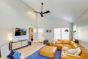 Hot Tub & Fire Pit: Chic Asheville Oasis