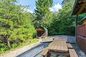 Bryson City Cabin Rental w/ Views & Hot Tub