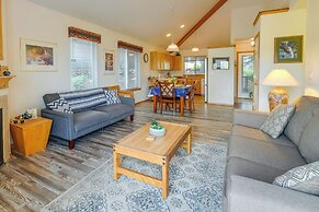 Resort-style Klamath Falls Home, Golf Course View!