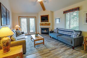 Resort-style Klamath Falls Home, Golf Course View!