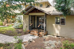 Resort-style Klamath Falls Home, Golf Course View!