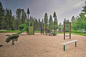 Resort-style Klamath Falls Home, Golf Course View!