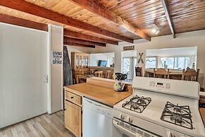 Riverfront Deck + Fire Pit: Hot Springs Retreat!