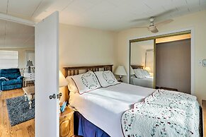 Riverfront Deck + Fire Pit: Hot Springs Retreat!