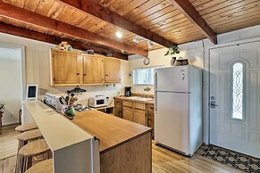 Riverfront Deck + Fire Pit: Hot Springs Retreat!