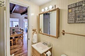 Riverfront Deck + Fire Pit: Hot Springs Retreat!