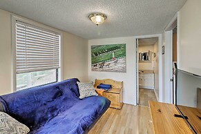 Riverfront Deck + Fire Pit: Hot Springs Retreat!