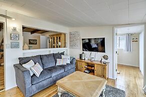 Riverfront Deck + Fire Pit: Hot Springs Retreat!