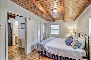 Riverfront Deck + Fire Pit: Hot Springs Retreat!