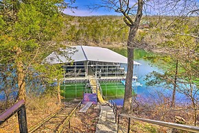 Cabin Retreat on Table Rock Lake w/ Fire Pit!
