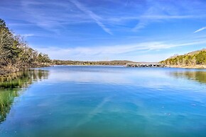 Cabin Retreat on Table Rock Lake w/ Fire Pit!