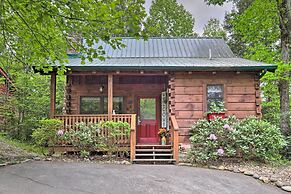 Romantic Gatlinburg Cabin w/ Hot Tub & Pool Access