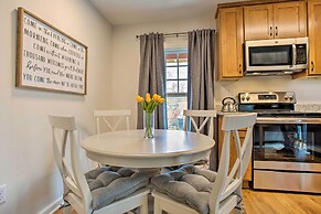 Walk to Dining: Saluda Main Street Retreat!